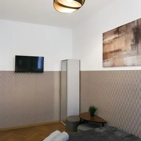 אכסניה Clicktheflat Three Crosses Square *