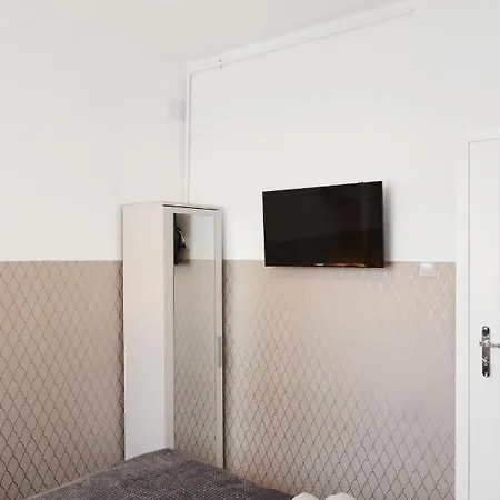 Clicktheflat Three Crosses Square * Warszawa