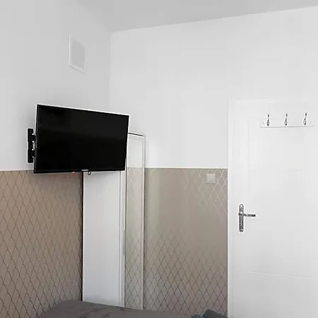 Hostel Clicktheflat Three Crosses Square