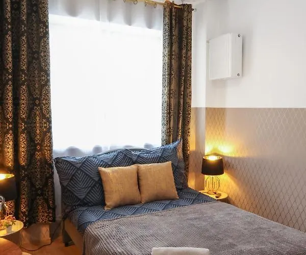 Hostel Clicktheflat Three Crosses Square