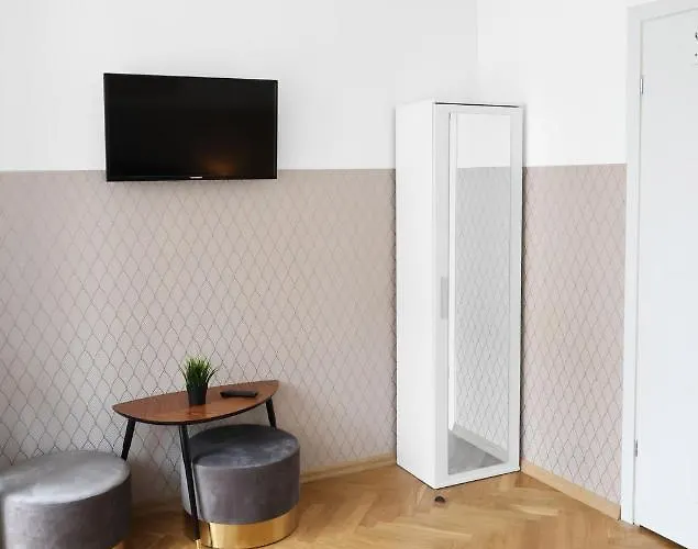 Hostel Clicktheflat Three Crosses Square *