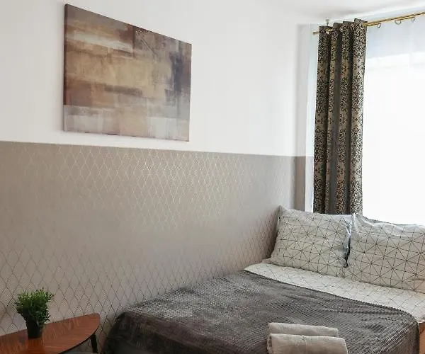 Clicktheflat Three Crosses Square Hostel